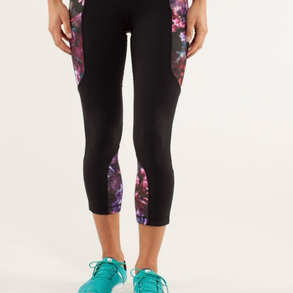 Lululemon Size 6 Reflect Crop Spring Has Sprung Black Floral Leggings